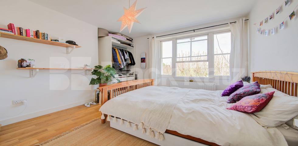 			STUNNING 3 BED 2 BATH!, 3 Bedroom, 2 bath, 1 reception Flat			 Hilldrop Road, TUFNELL PARK